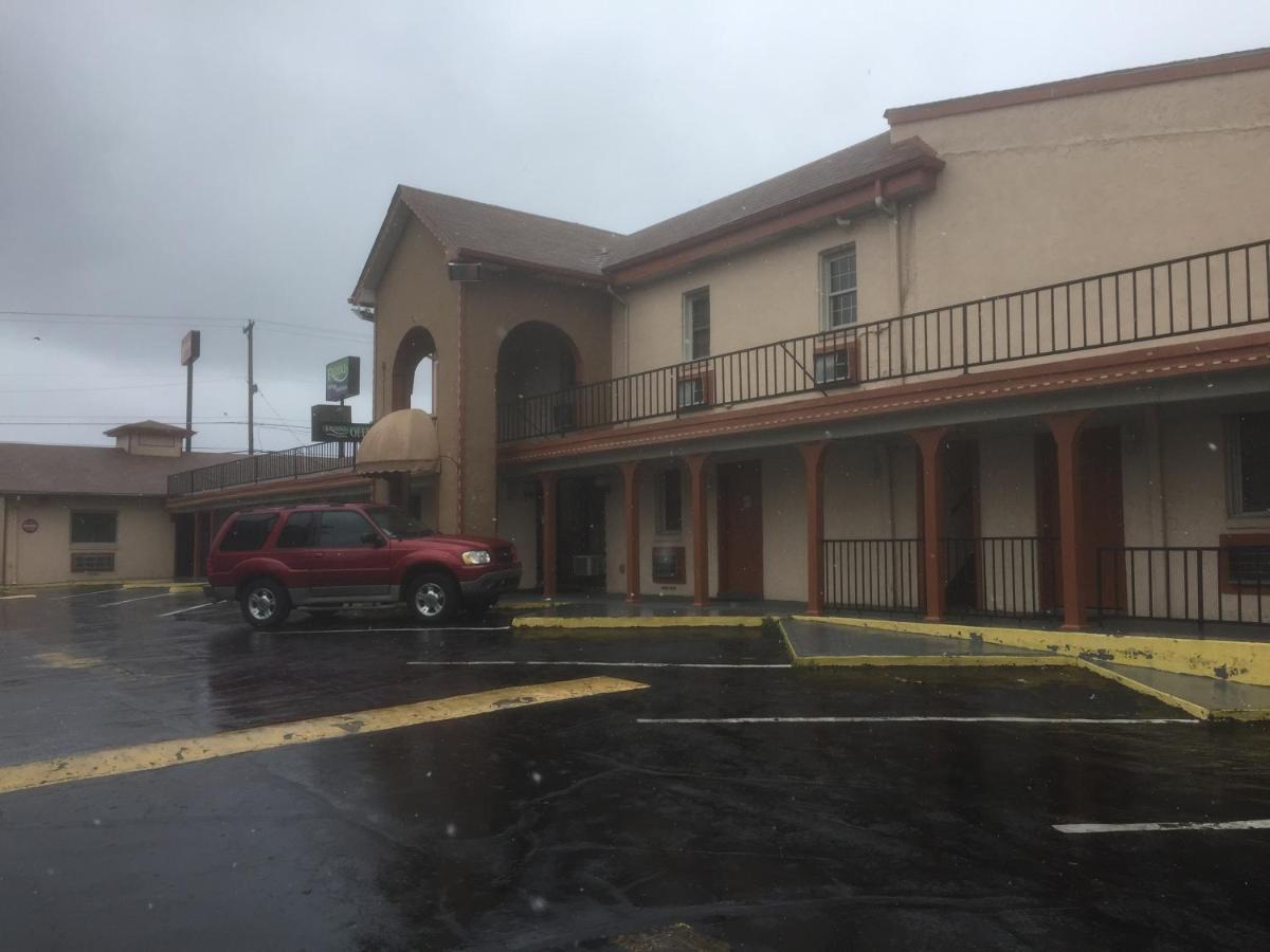 Royalinn & Suites Burlington Exterior photo
